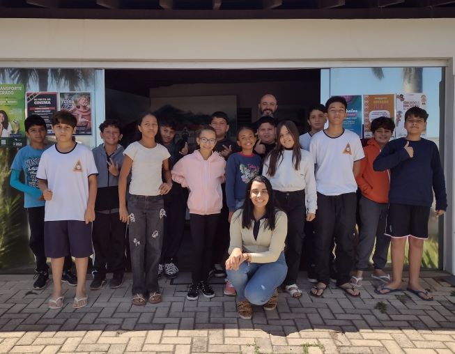 api-modulos/fotos/img/galeria_cat_culturais_493/493/13485/1 - PH - VISITA GUIADA POR GUSTAVO, ESCOLA MUNICIPAL VEREADOR BOSCO MENDONÇA, , PROF. GABRIELE, 21.10.2025 (1 (13).jpg